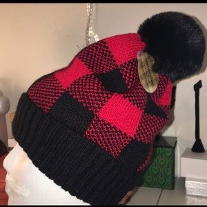 Checker Pom Pom fur ball hat